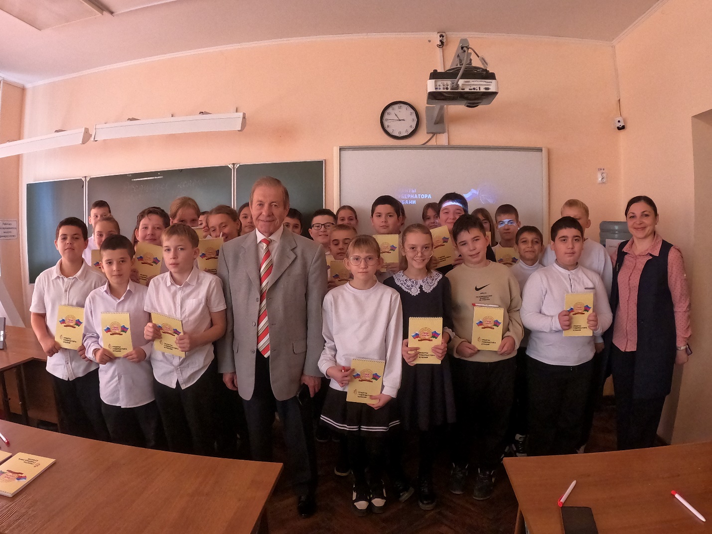 Проект «Патриотизм – имя собственное» побывал в г. Апшеронске в  школе № 2  им. летчика-истребителя В.Ф. Ледяева. Пресс-центр. Официальный сайт Краснодарской краевой общественной организации «Герои Отечества».