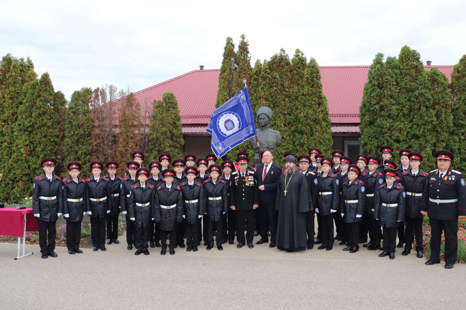 В Бриньковском казачьем кадетском корпусе имени сотника М.Я Чайки состоялась торжественная церемония принятия присяги казаками-кадетами. Об организации. Официальный сайт Краснодарской краевой общественной организации «Герои Отечества».