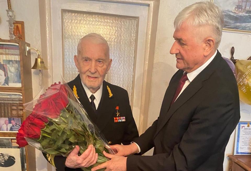 27 декабря 2024 года Председатель ККОО"Герои Отечества" В.В.Крохмаль наградил золотой медалью "Патриот России". Об организации. Официальный сайт Краснодарской краевой общественной организации «Герои Отечества».